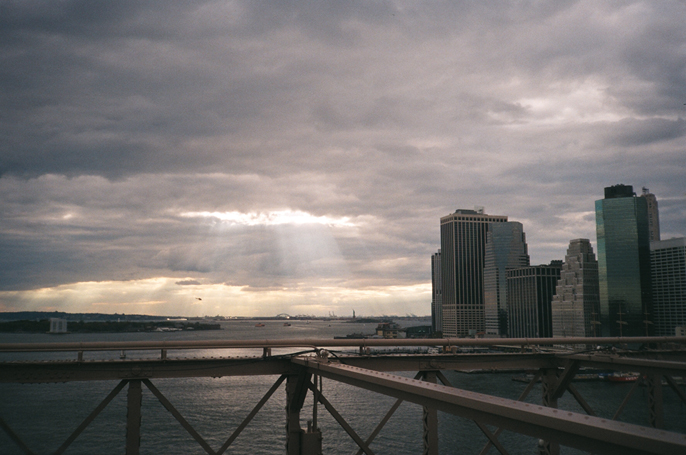 Pretext_Social_Club-IMG8-Brooklyn_Bridge-Statue_Of_Liberty-New_York_City-photo_by_Jessica_Straw